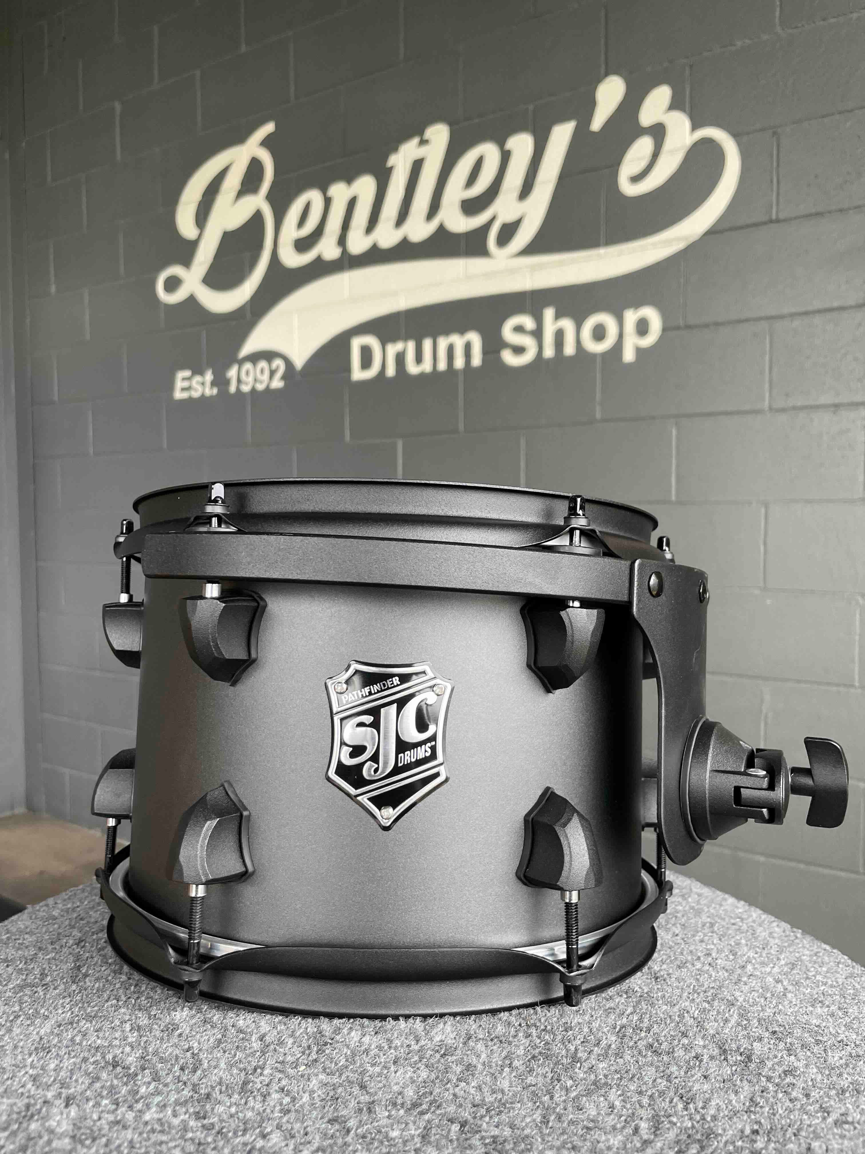 Tom de rack de 7 x 10 de la serie Pathfinder de SJC en gris galaxia